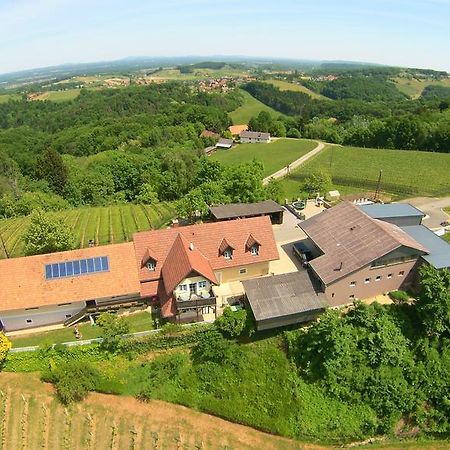 Weingut Gaestezimmer Gruber Ehrenhausen Exterior photo