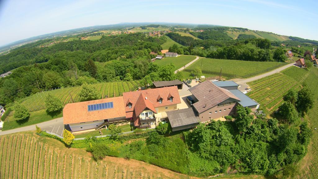 Weingut Gaestezimmer Gruber Ehrenhausen Exterior photo